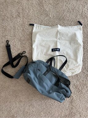 Like New Away Coast Blue Everywhere Bag